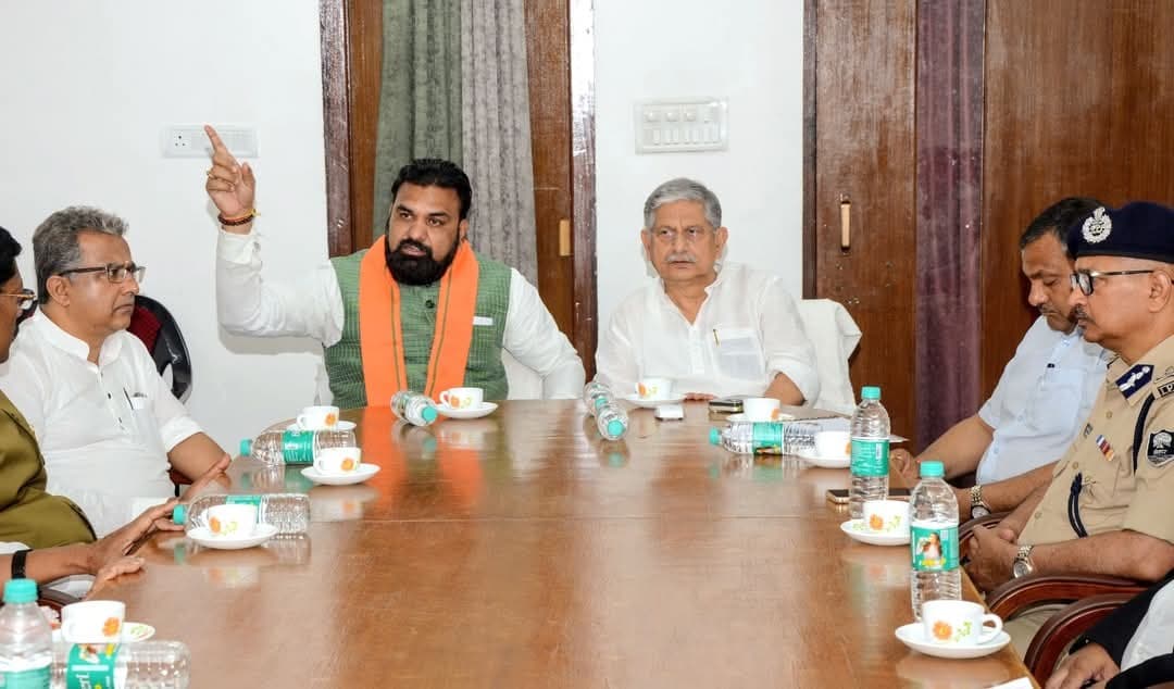 मंत्रियों ने पीएम की प्रस्तावित यात्रा स्थल का किया हवाई सर्वेक्षण