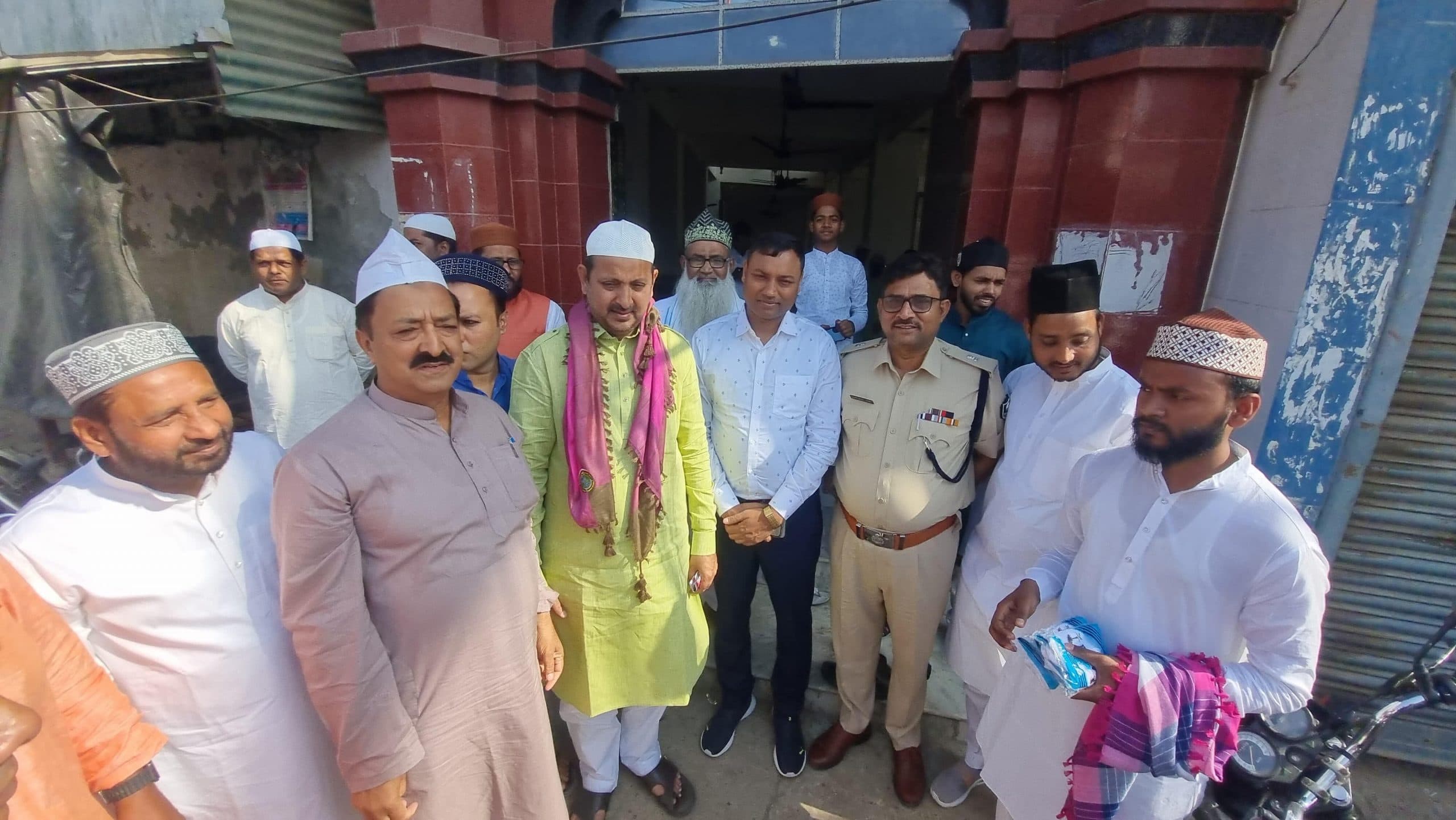 Ramzan news from Samastipur:एक दूसरे को गले लगाकर दी ईद की मुबारकबाद