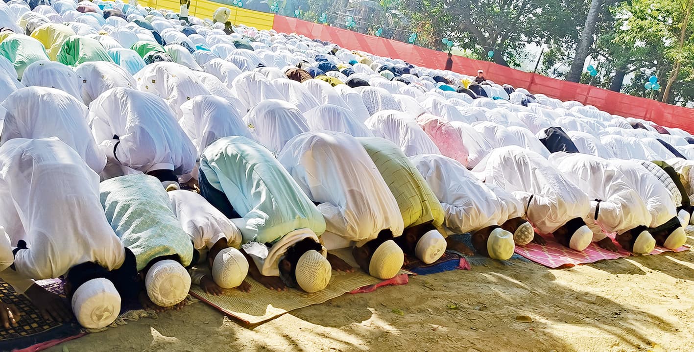 कड़ी सुरक्षा के बीच गांधी स्टेडियम में ईद की हुई नमाज, खुशहाली के लिए उठे सैकड़ों हाथ