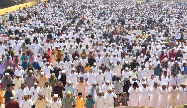 Bokaro News : चास शहर व ग्रामीण क्षेत्रों में हर्षोल्लास के साथ मनी ईद