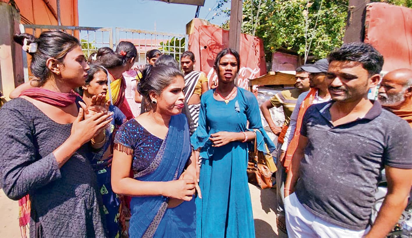 Jehanabad : आरपीएफ ने ट्रेन में यात्रियों से अवैध वसूली करते दो किन्नरों को किया गिरफ्तार