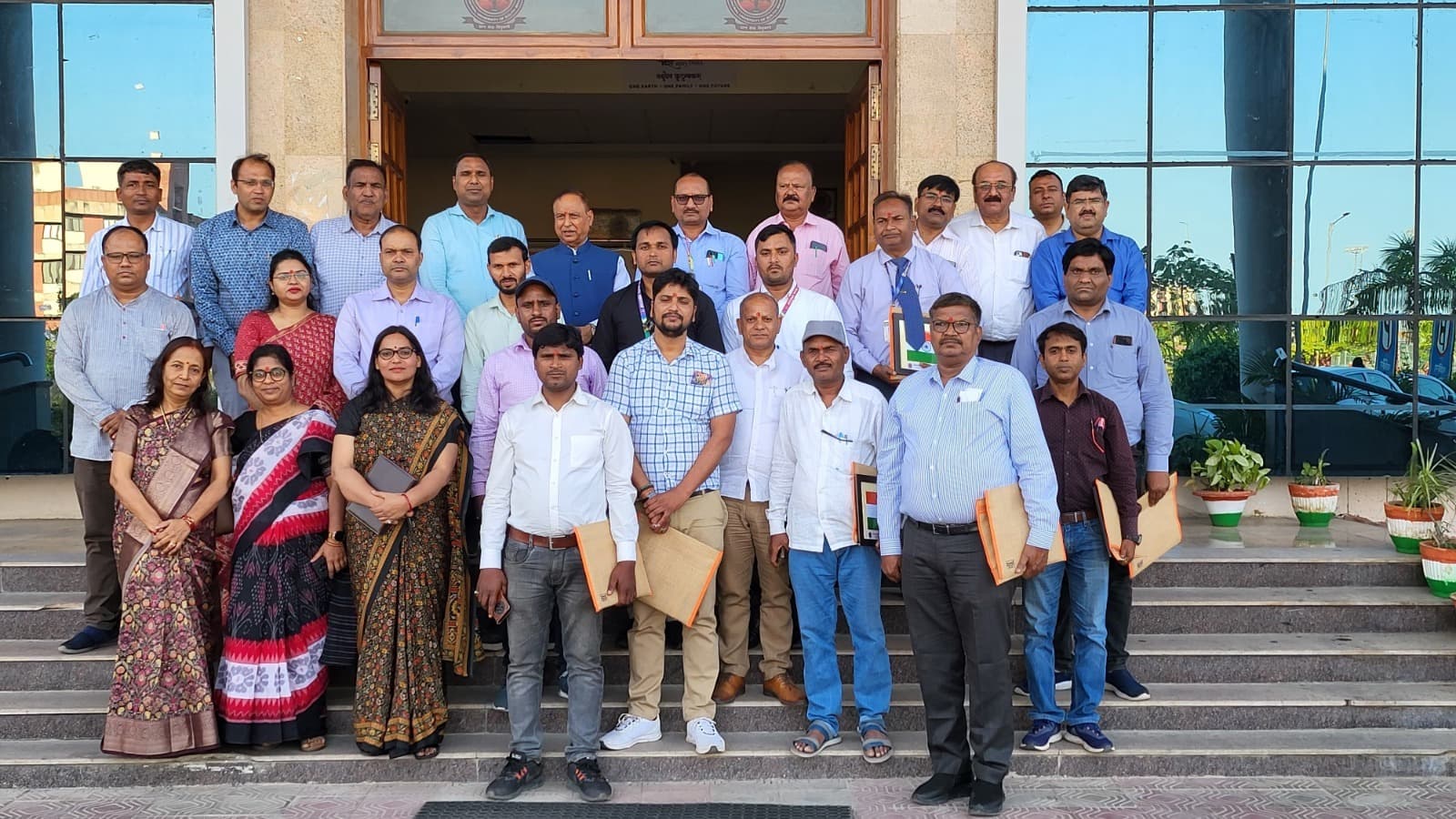 Gaya News : कृषि पर्यटन के तहत प्रधानाचार्यों ने किया भ्रमण