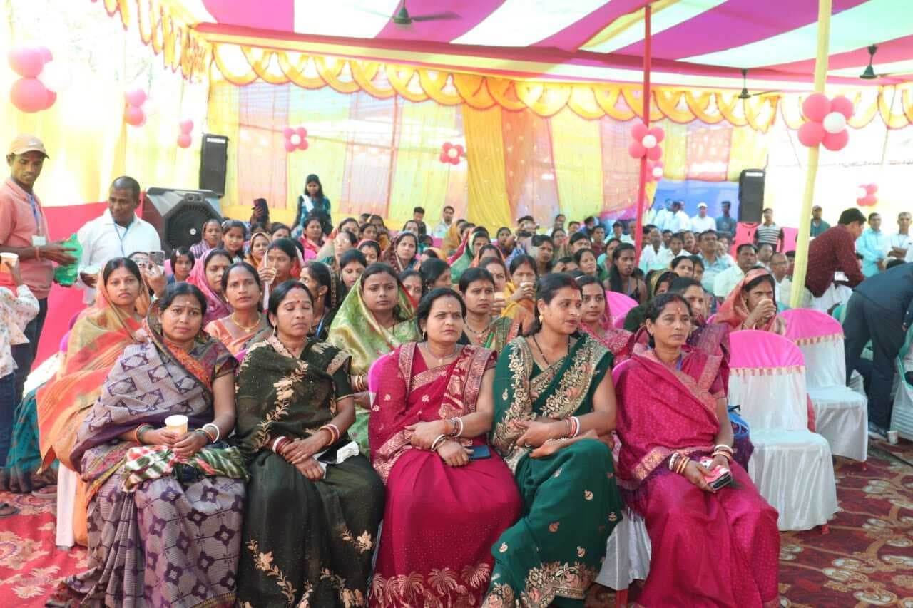 Saraikela News : अशिक्षा दूर करने व कुरीतियों को मिटाने पर बल