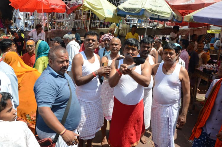 अज्ञात श्रद्धालु को बेहोशी की हालत में पहुंचाया अस्पताल