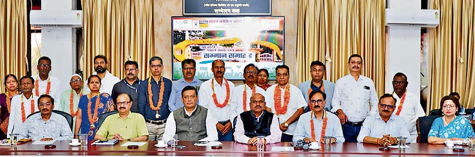 Dhanbad News : बीसीसीएल से 13 अधिकारी हुए रिटायर्ड