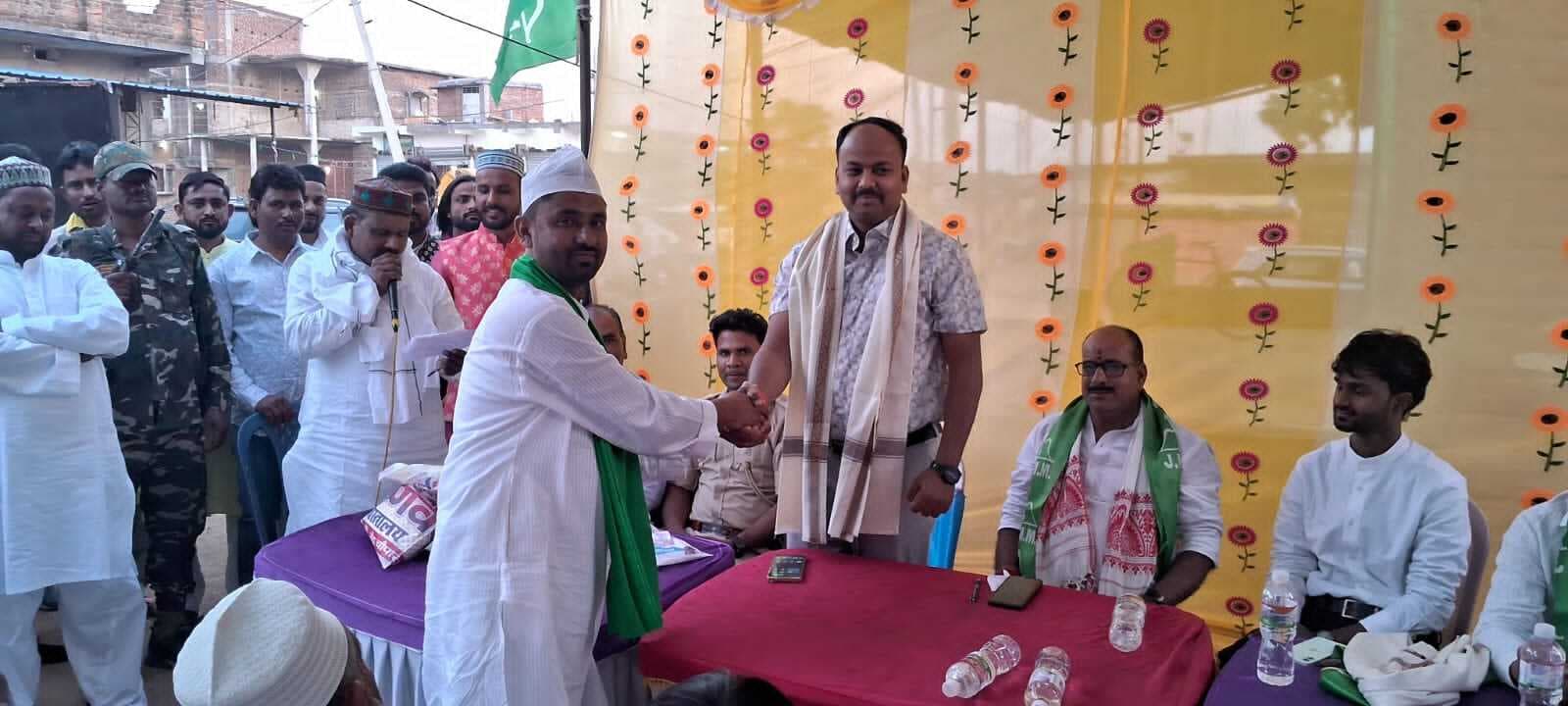 ईद मिलन में सम्मानित हुए अतिथि