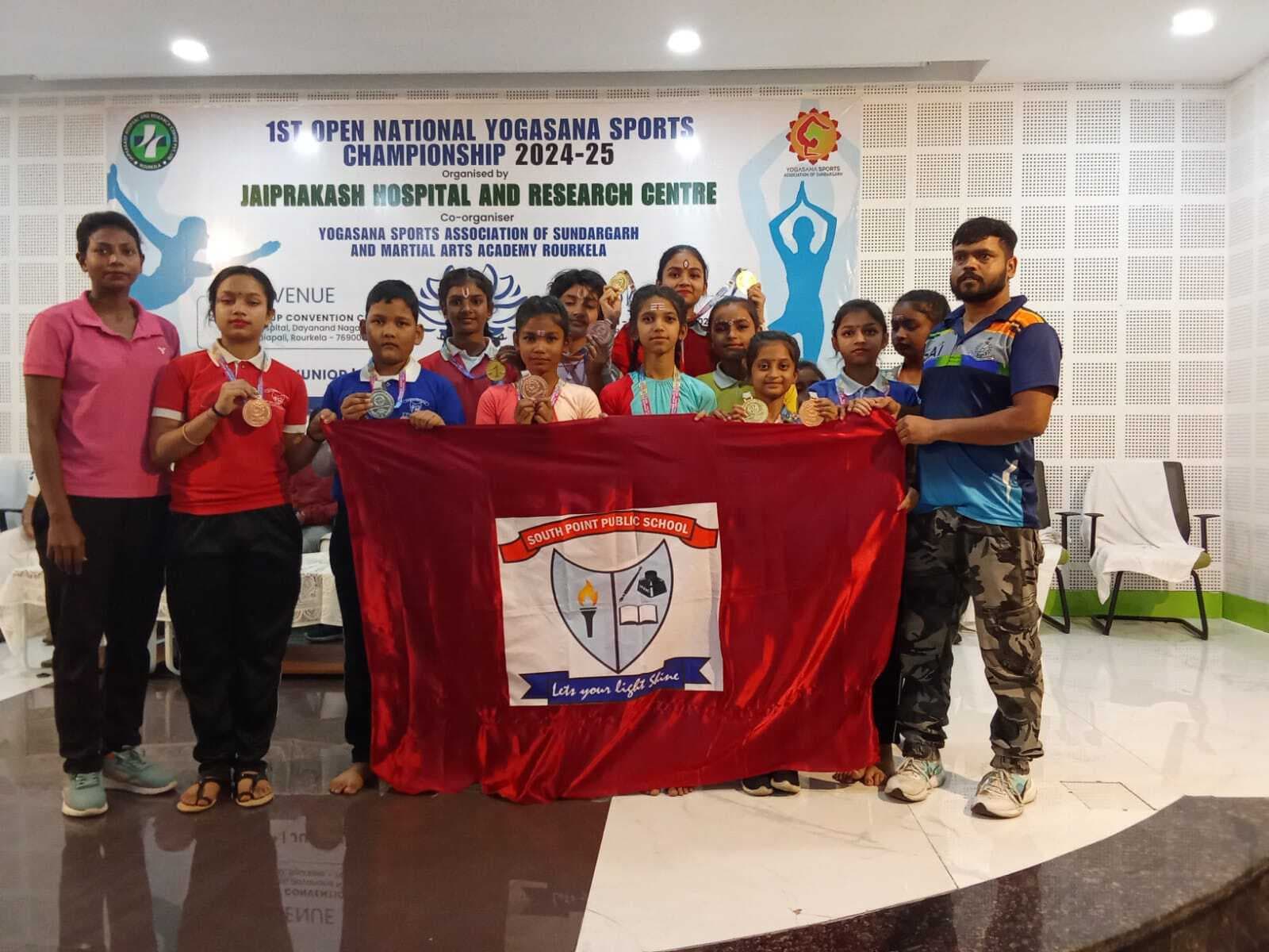 साउथ प्वाइंट पब्लिक स्कूल की योगा टीम ने जीते 14 पदक