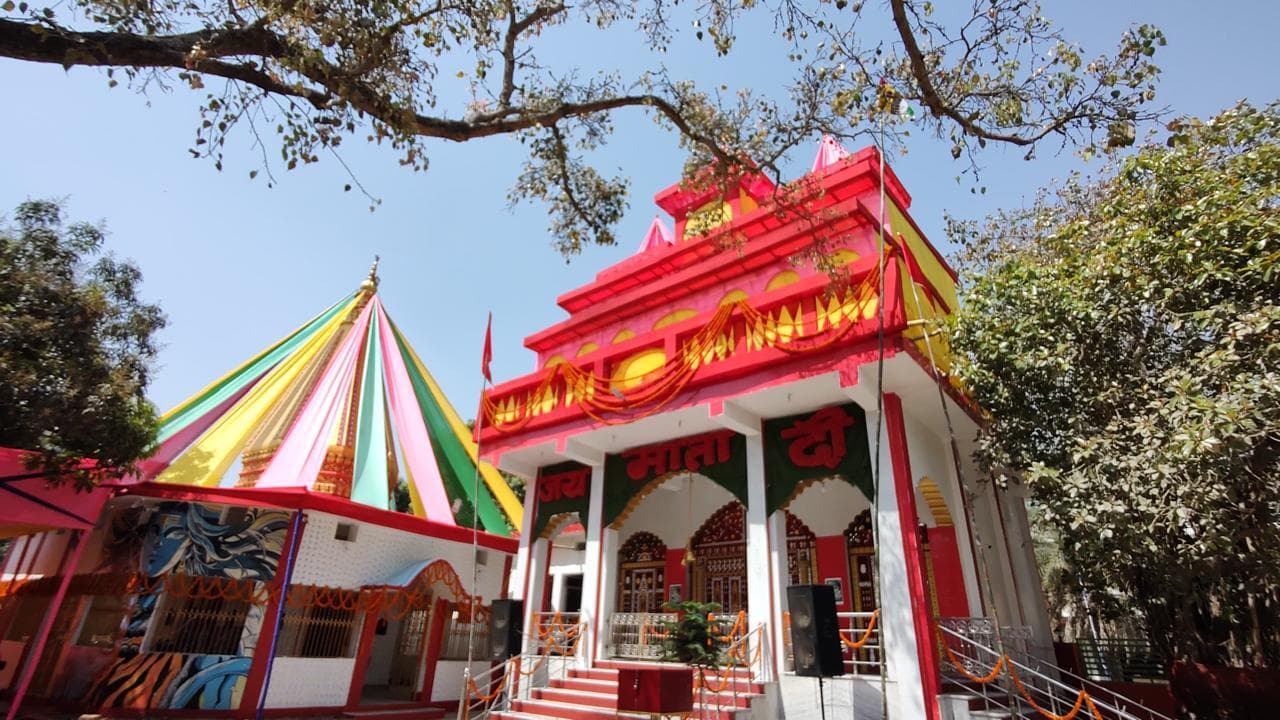 चैती नवरात्र के तीसरे दिन मां चंद्रघंटा की हुई पूजा-अर्चना