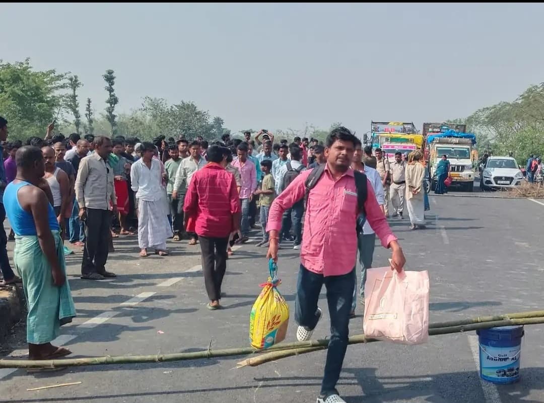 सड़क हादसे में महिला की मौत, पति व बेटा घायल