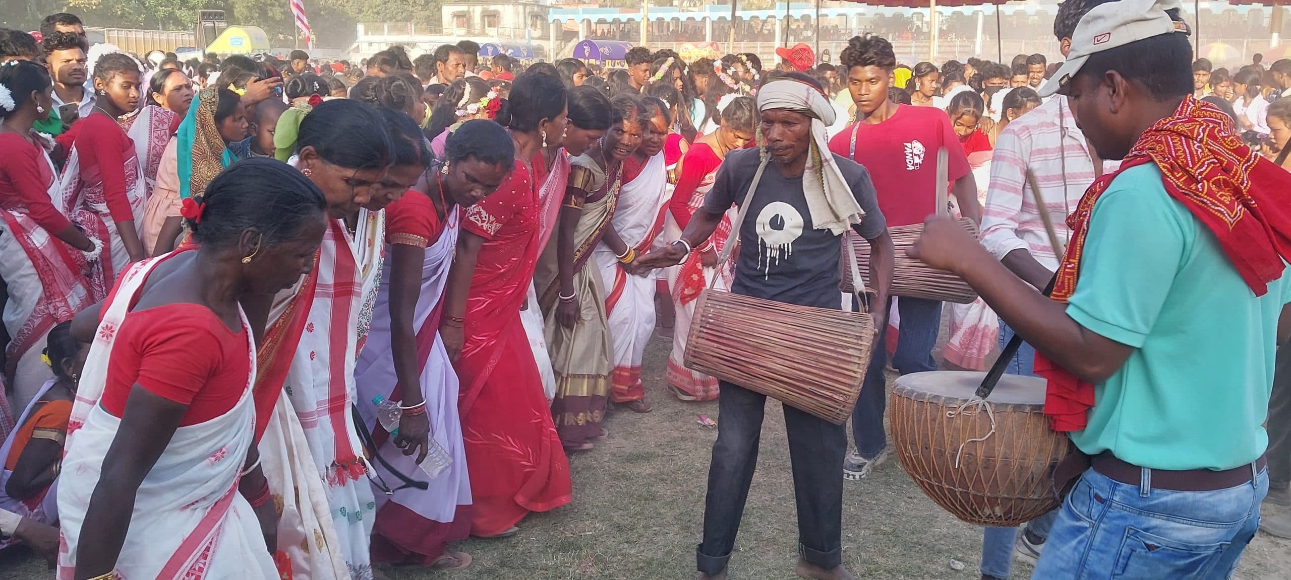 उत्साह के साथ मना सरहुल पर्व, प्रकृति की रक्षा को लेकर लोगों ने लिया प्रण