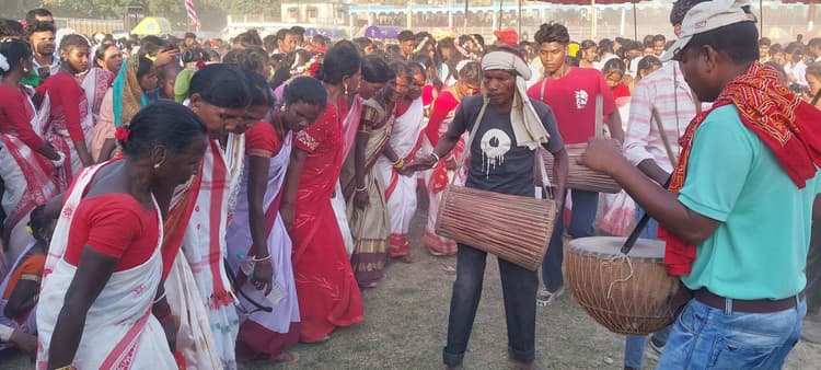 उत्साह के साथ मना सरहुल पर्व, प्रकृति की रक्षा को लेकर लोगों ने लिया प्रण