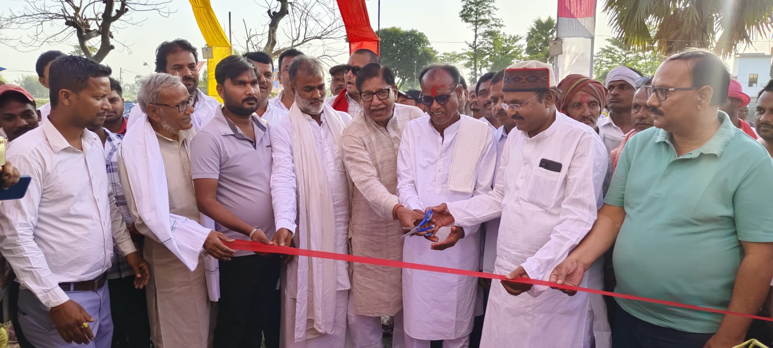 आदिवासी समाज ने बड़े ही धूमधाम के साथ की सरहुल पूजा