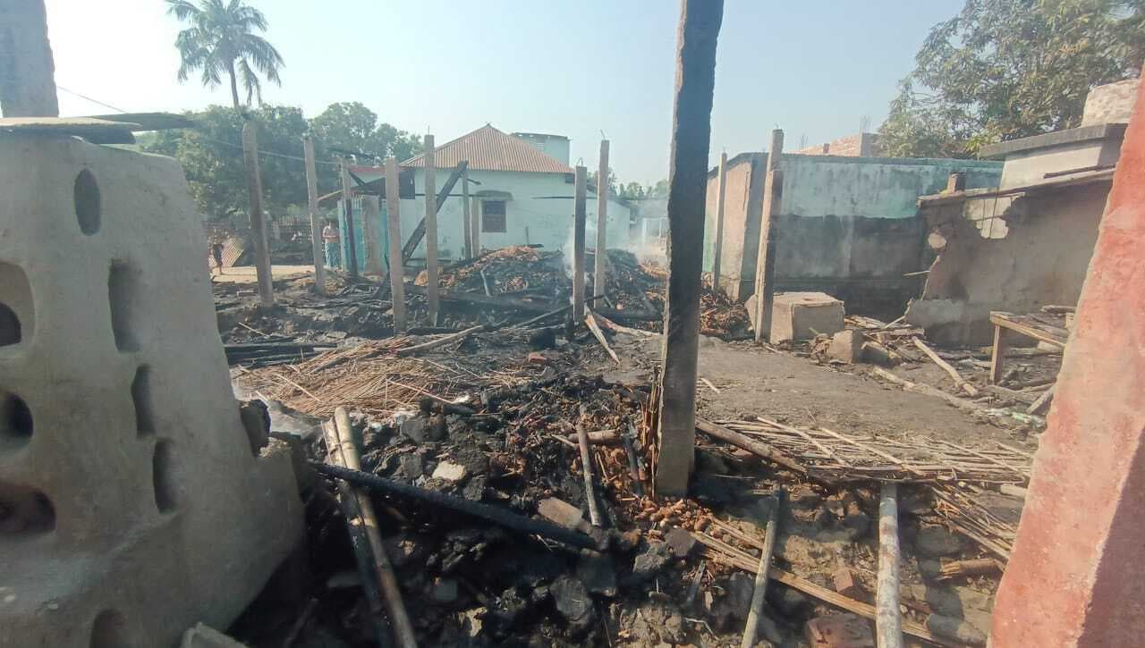 आग लगने से चार घर जले, लाखों का नुकसान