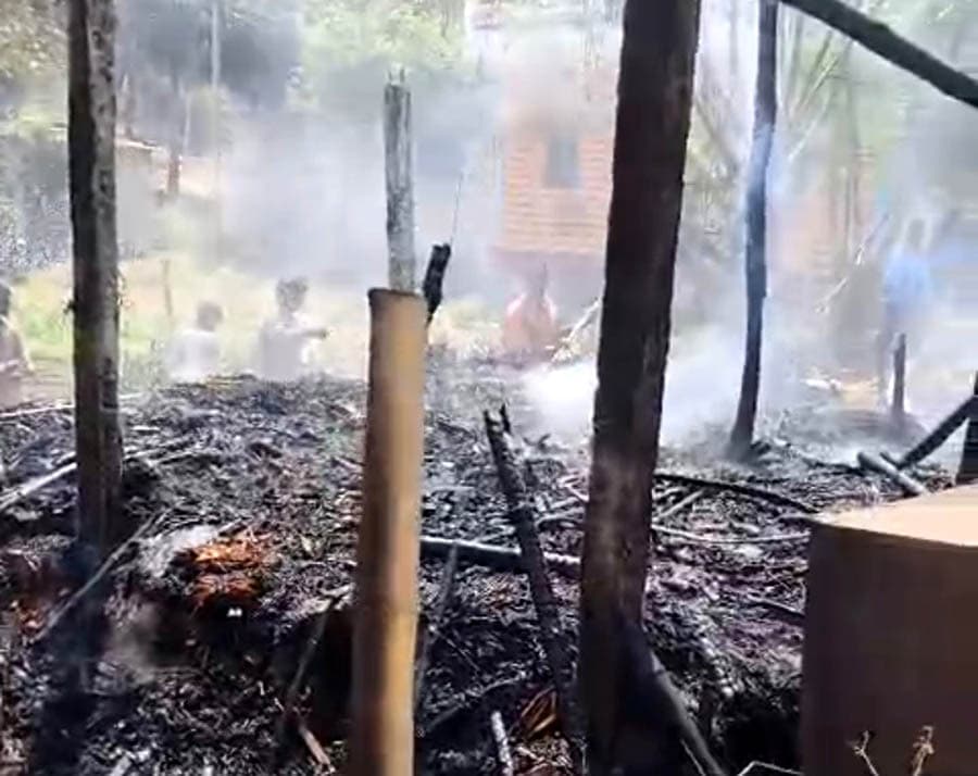 अगलगी में हजारों की संपत्ति जलकर राख