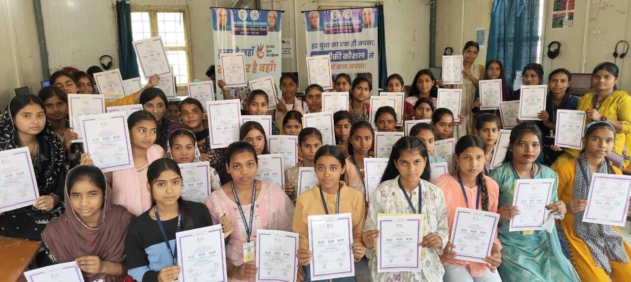 मनिहारी में प्रशिक्षण प्रमाण पत्र का किया गया वितरण