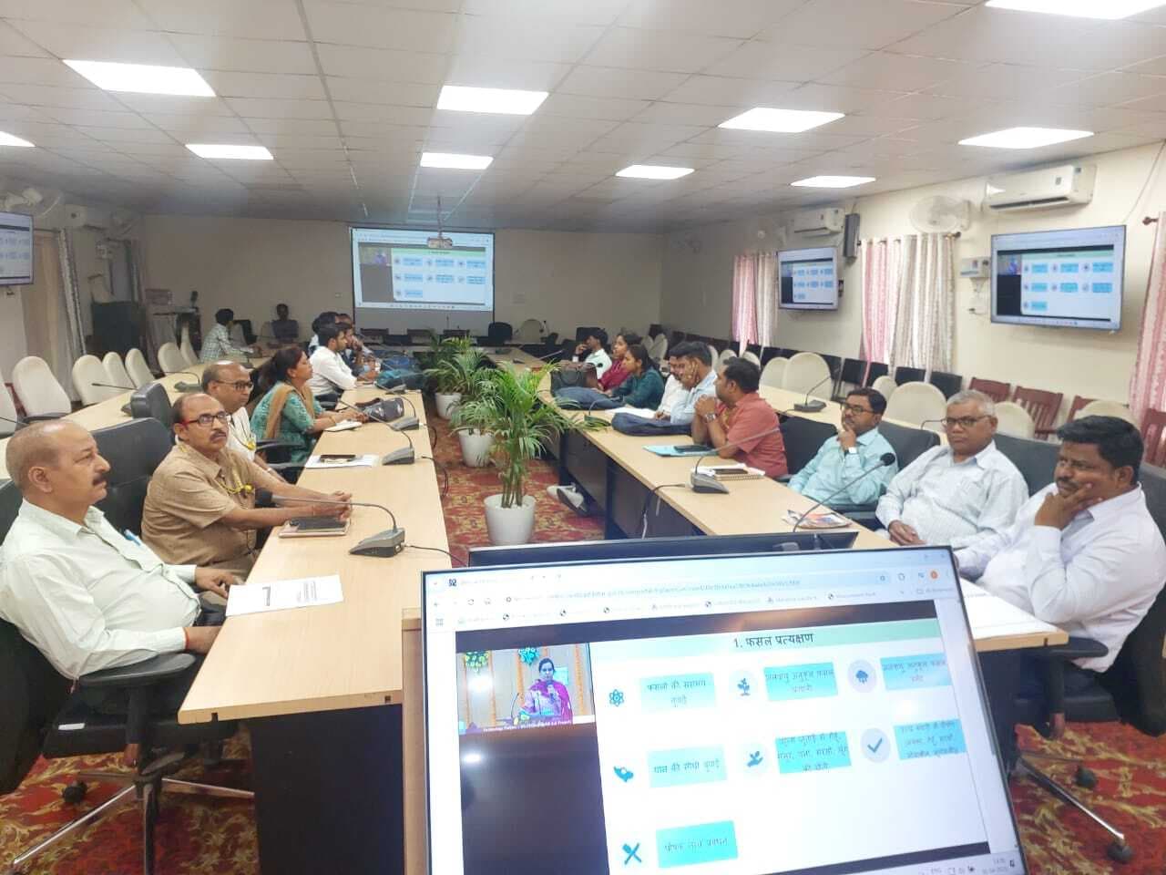 जल जीवन हरियाली में टपकन सिंचाई, जैविक खेती, वैकल्पिक फसल पर चर्चा