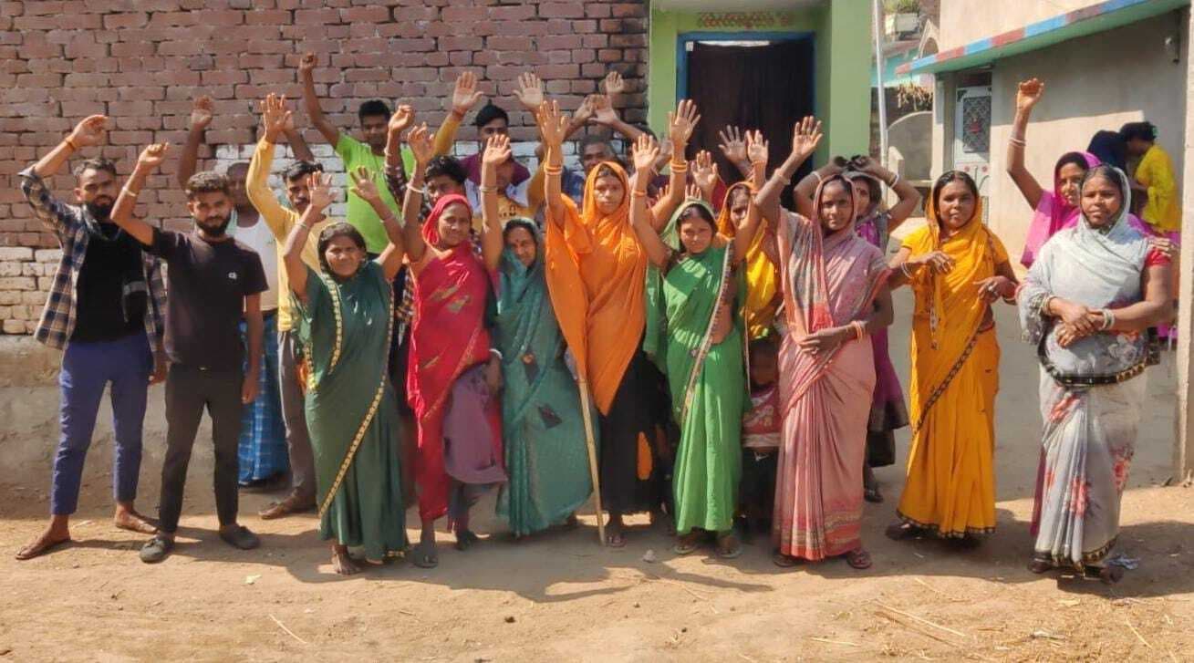 जलमीनार बनने के बाद भी ग्रामीणों के घरों तक नहीं दिया कनेक्शन, अब पानी के लिए हाहाकार