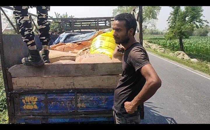 ऑटो व 22 बोरा यूरिया जब्त, चालक गिरफ्तार