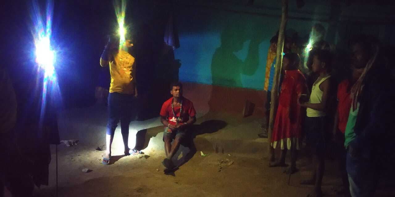 बच्चा व मवेशी चोर की अफवाह में मूकबाधिर युवक को ग्रामीणों ने तीन घंटे बनाया बंधक