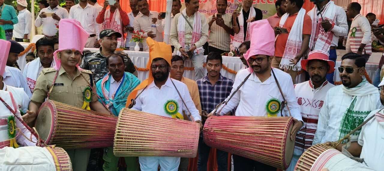 सरहुल प्रकृति की रक्षा का संदेश देता है: डीसी