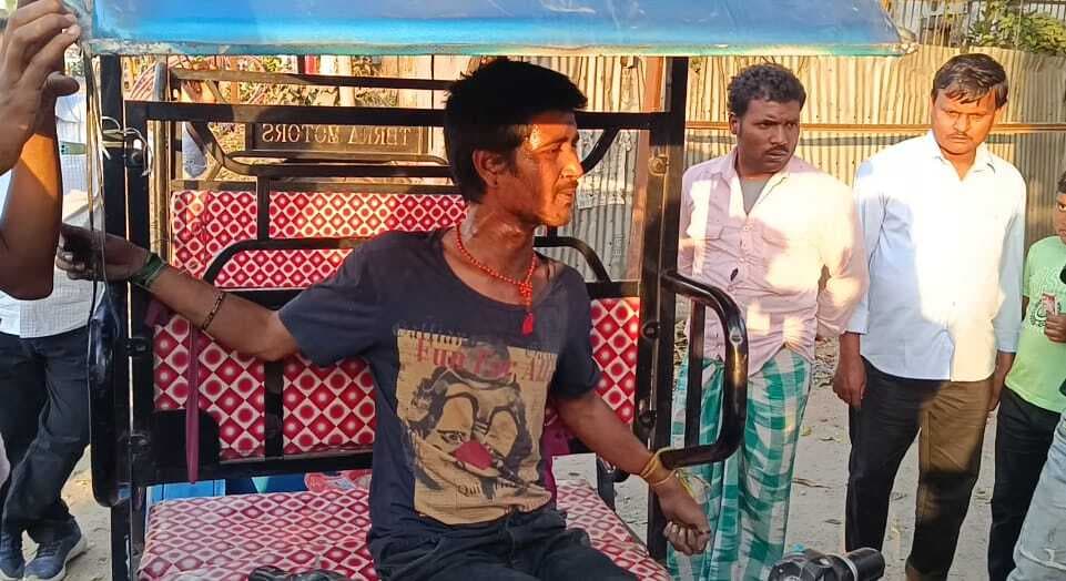 प्लास्टिक दुकान में चोरी करते धराया