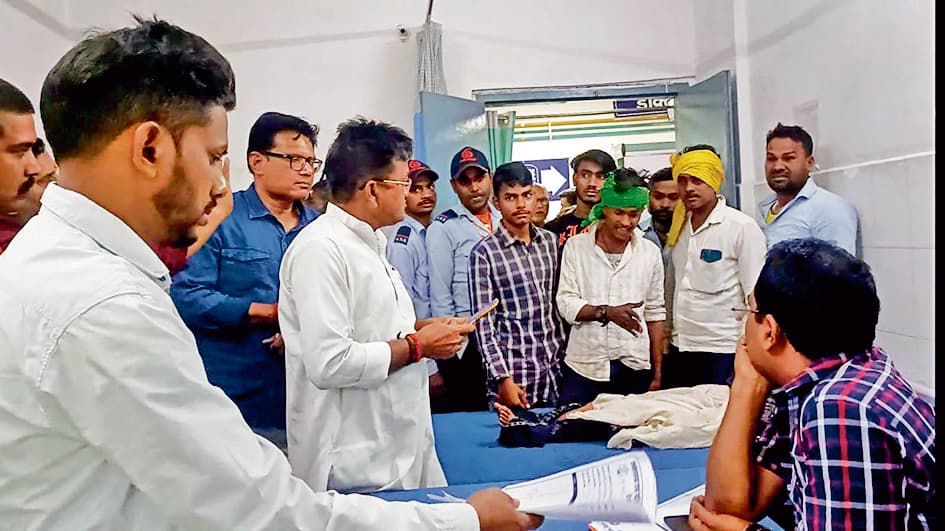 Kaimur News : सदर अस्पताल में इलाजरत बच्ची की मौत के बाद हंगामा, स्वास्थ्य कर्मी को पीटा