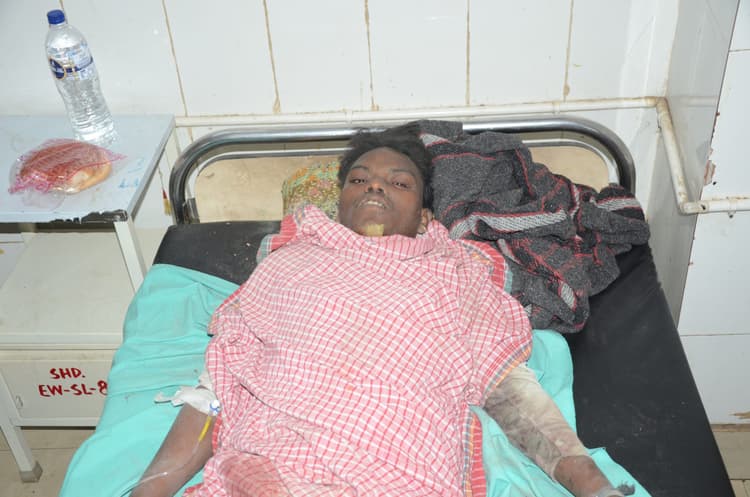 deoghar news : घोरपरास जंगल में गड्ढे में बेहोश मिला युवक, हालत गंभीर