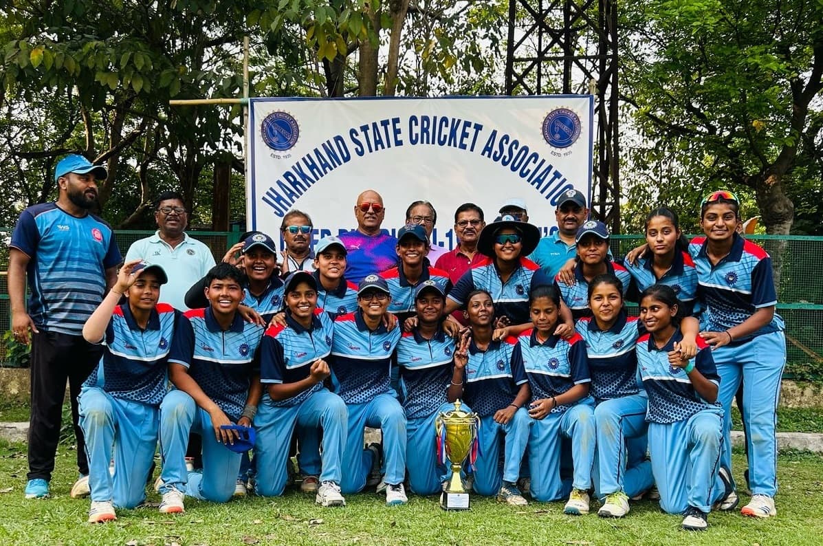 jsca u19 inter district cricket:  सिमडेगा को हराकर धनबाद ने जीता खिताब
