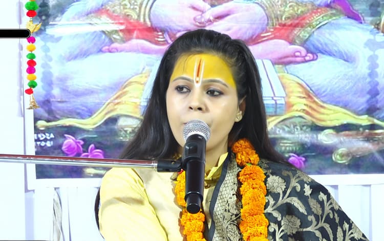 श्रीराम के जन्म पर जयकारों से गूंजा पंडाल