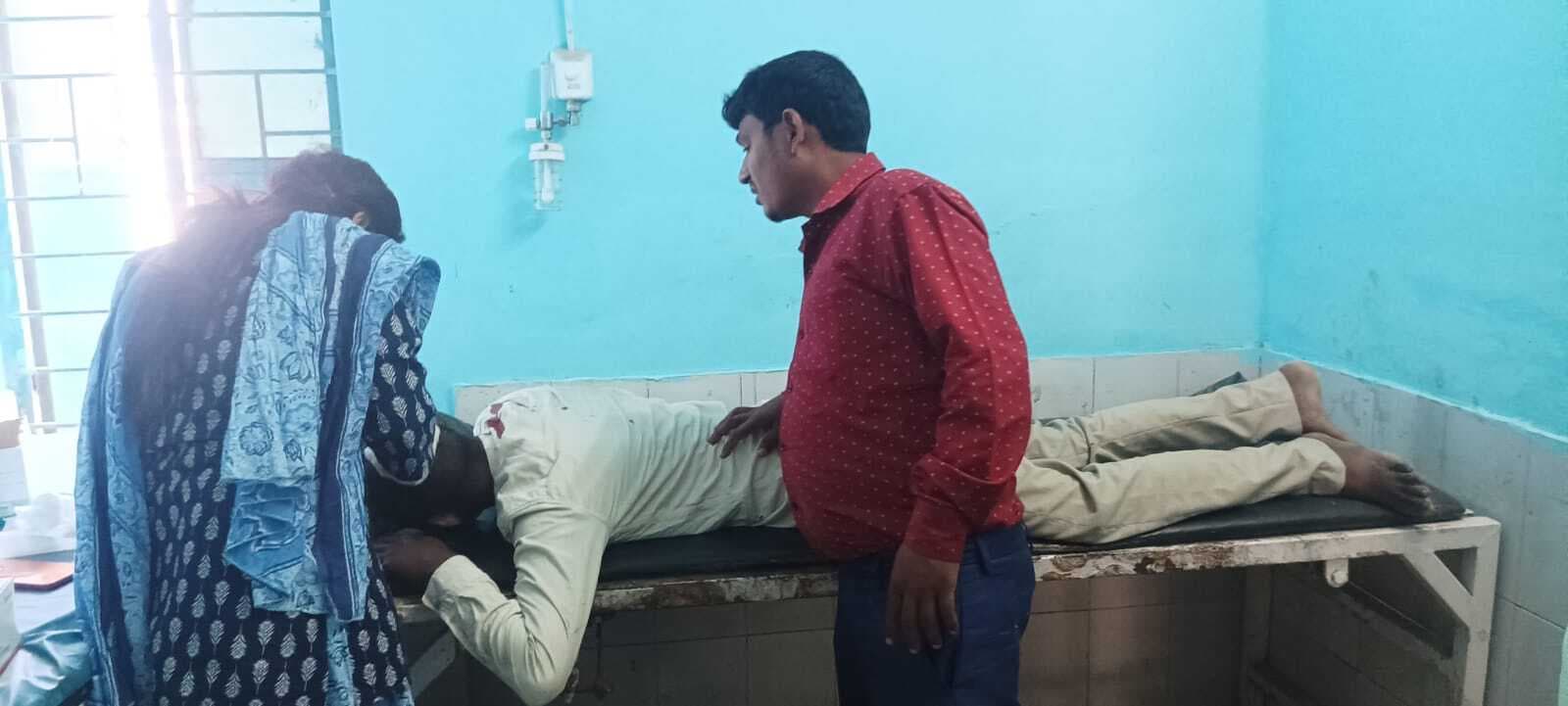 साइकिल सवार को बचाने में बाइक सवार घायल, रेफर