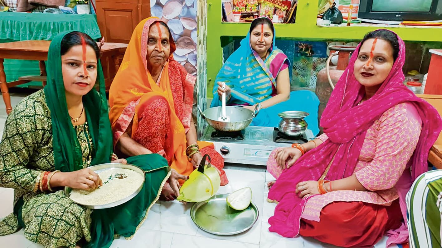 Gopalganj News  : नहाय-खाय के साथ चैती महाछठ शुरू, व्रतियों ने किया अनुष्ठान