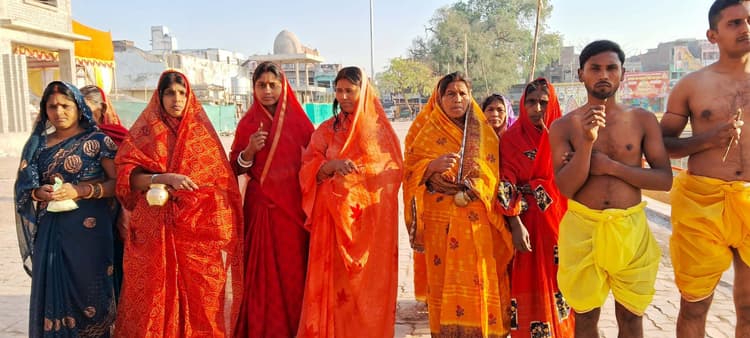 Aurangabad News : आस्था और भक्ति के रंग में डूबे लोग