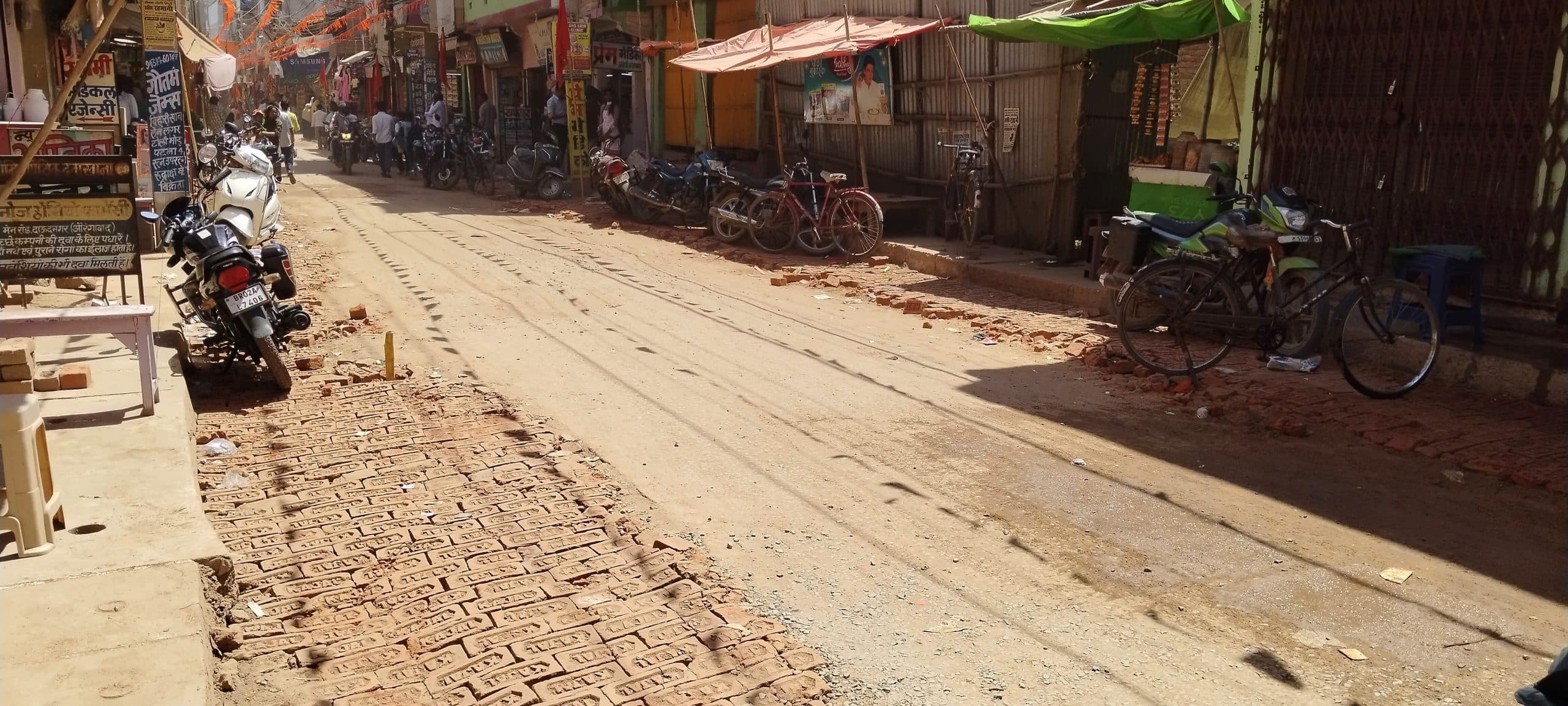 Aurangabad News : पांच माह से सड़क व नाले का हो रहा निर्माण, आवागमन हुआ प्रभावित