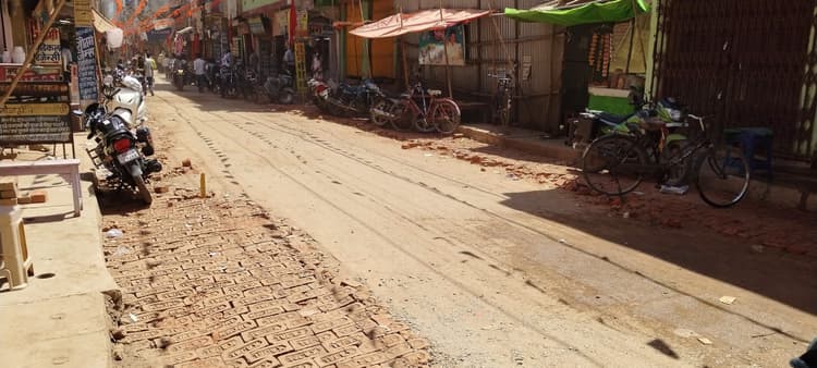 Aurangabad News : पांच माह से सड़क व नाले का हो रहा निर्माण, आवागमन हुआ प्रभावित