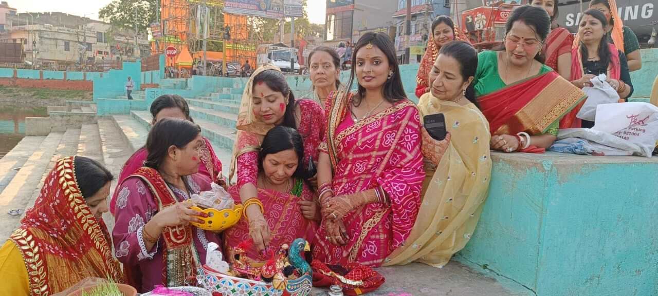 मारवाड़ी समाज की महिलाओं ने धूमधाम के साथ की गणगौर पूजा