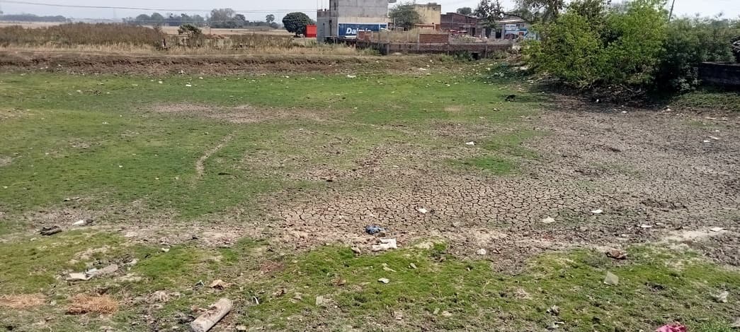 गर्मी शुरू होने के साथ ही सूखने लगे तालाब, पेयजल संकट की भी सताने लगी चिंता