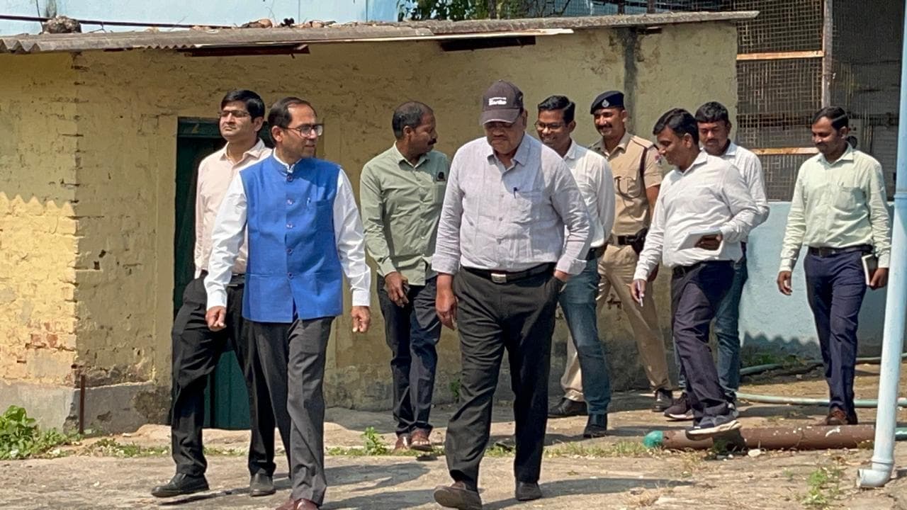 West Singbhum News : क्वार्टरों को तोड़कर रेल अस्पताल का दायरा बढ़ेगा : डीआरएम