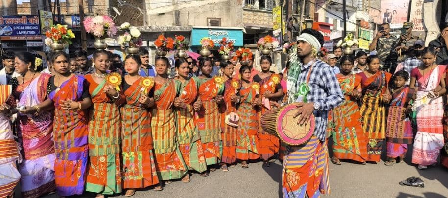 Giridih News: धूमधाम से मना सरहुल पर्व, पर्यटन व संस्कृति मंत्री हुए शामिल