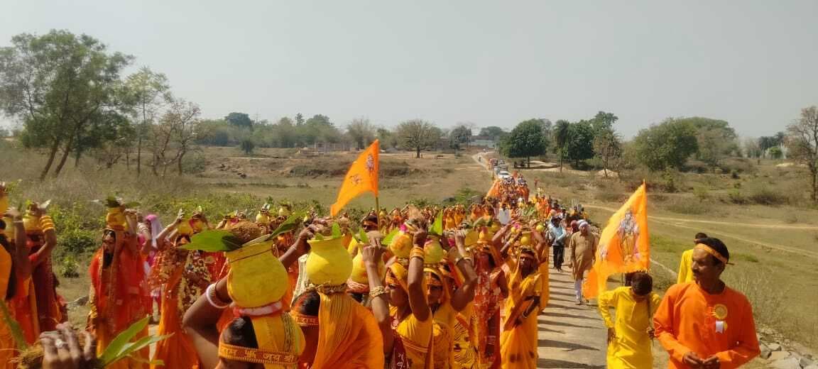 Giridih News: हनुमान प्राण प्रतिष्ठा यज्ञ को ले निकली कलश यात्रा