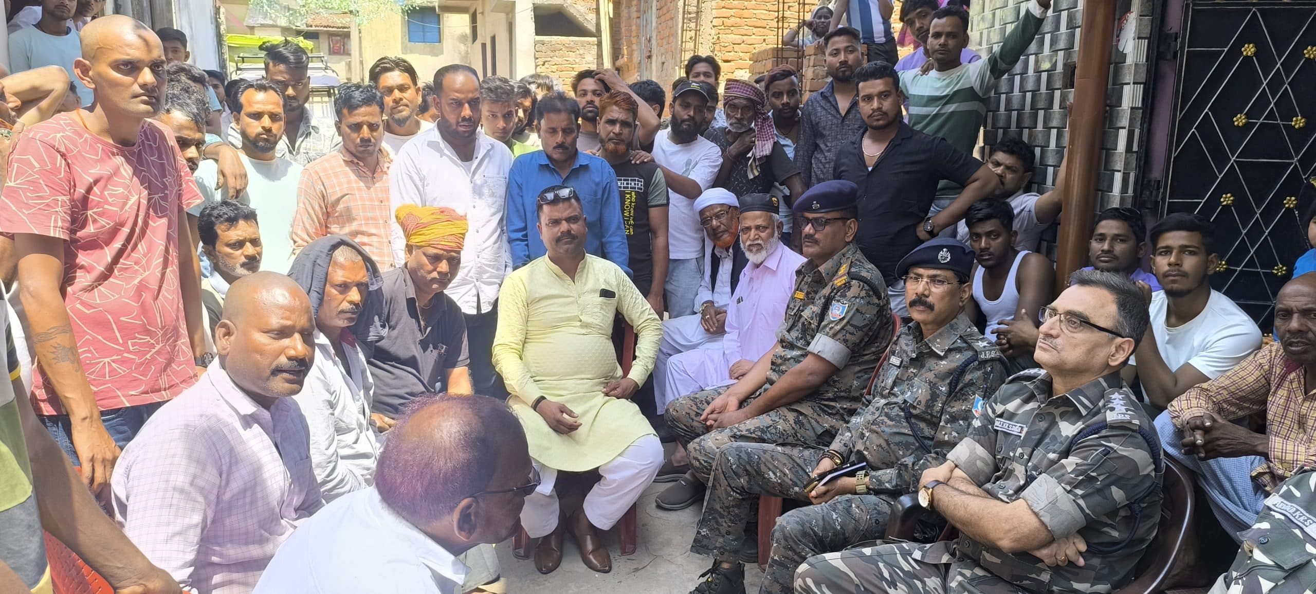 Giridih News: दोनों पक्ष के ग्रामीणों के साथ पुलिस ने की बैठक, बनी कमेटी