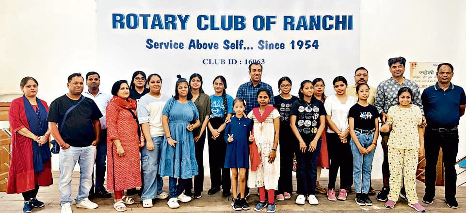 Ranchi News : रोटरी क्लब ने लगाया नि:शुल्क शिविर