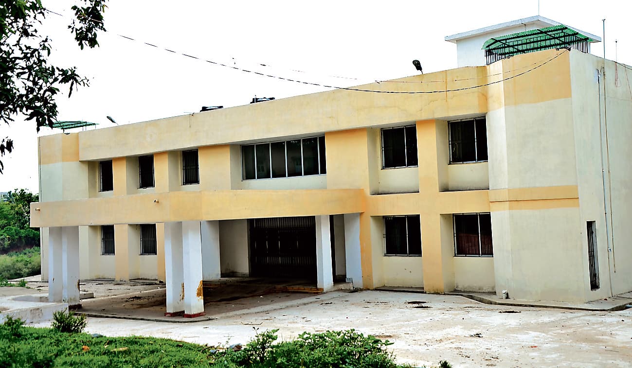 Dhanbad News : सदर अस्पताल : मरीजों के बेसिक जांच की सुविधा नहीं, पर करोड़ों का मॉड्यूलर ओटी बनाने की तैयारी