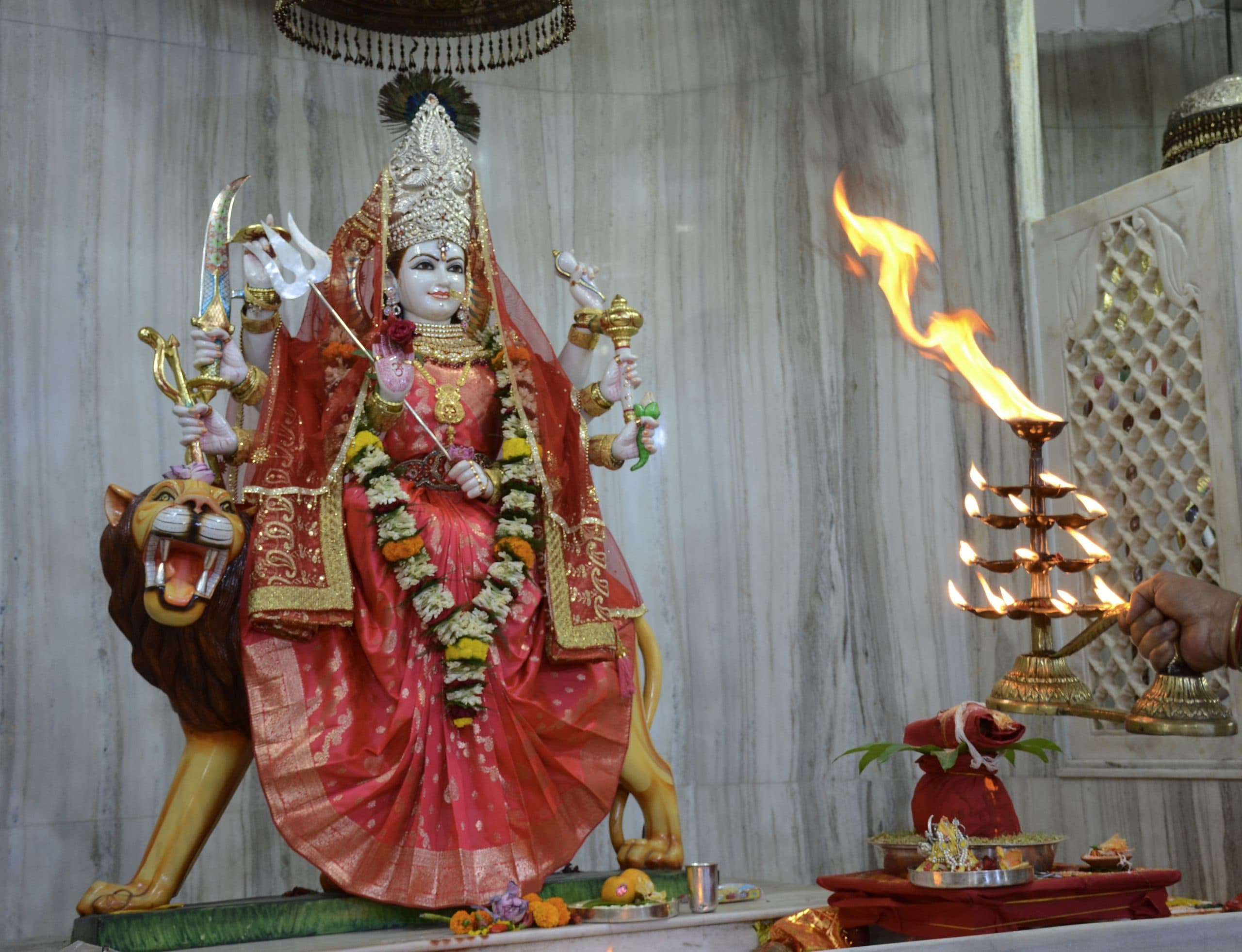 Dhanbad News : - शक्ति मंदिर में गूंजे माता रानी के जैकारे