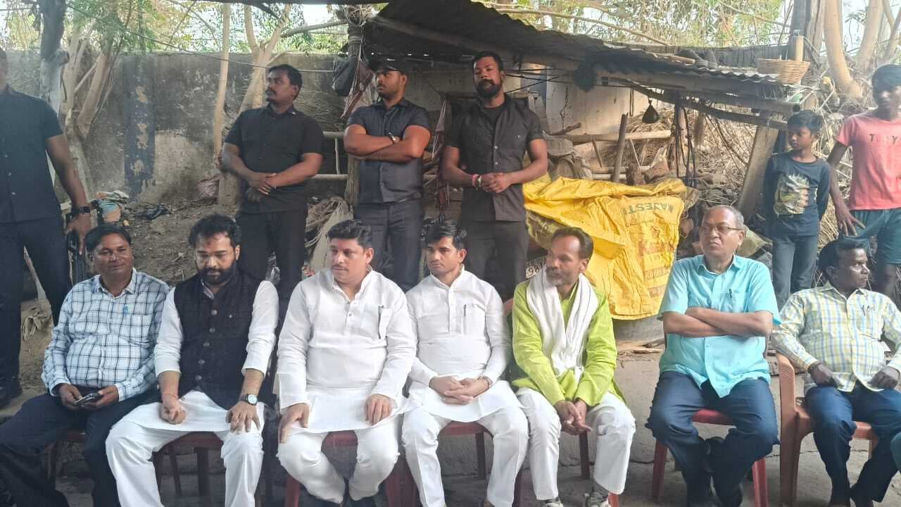 Bhagalpur news मुंगेर लोकसभा के प्रत्याशी मृत पूर्व जिप सदस्य के परिजनों से मिले