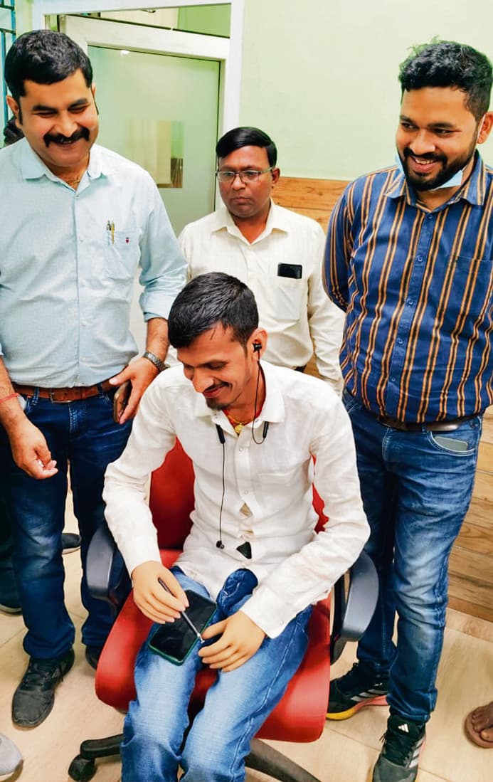 Patna News : एलएनजेपी अस्पताल में युवक को लगाये गये कृत्रिम हाथ