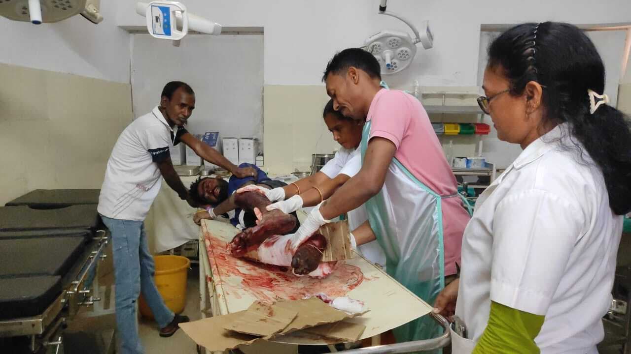 बाइक का संतुलन बिगड़ने से चालक घायल