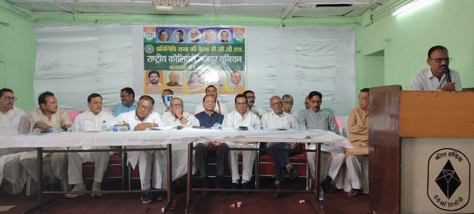 Dhanbad News: कोलकर्मियों की सुरक्षा की गारंटी दे केंद्र सरकार : राकोमयू