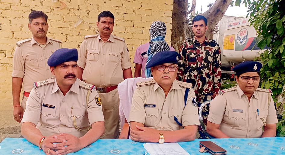 hajipur news. दो सगी बहनों से छेड़खानी और मारपीट का आरोपित गिरफ्तार