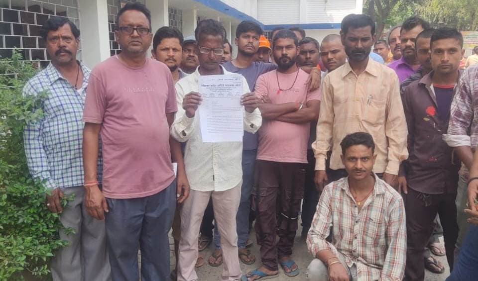 ऑटो-ई रिक्शा चालकों ने परिवहन विभाग के आदेश पर जताया रोष