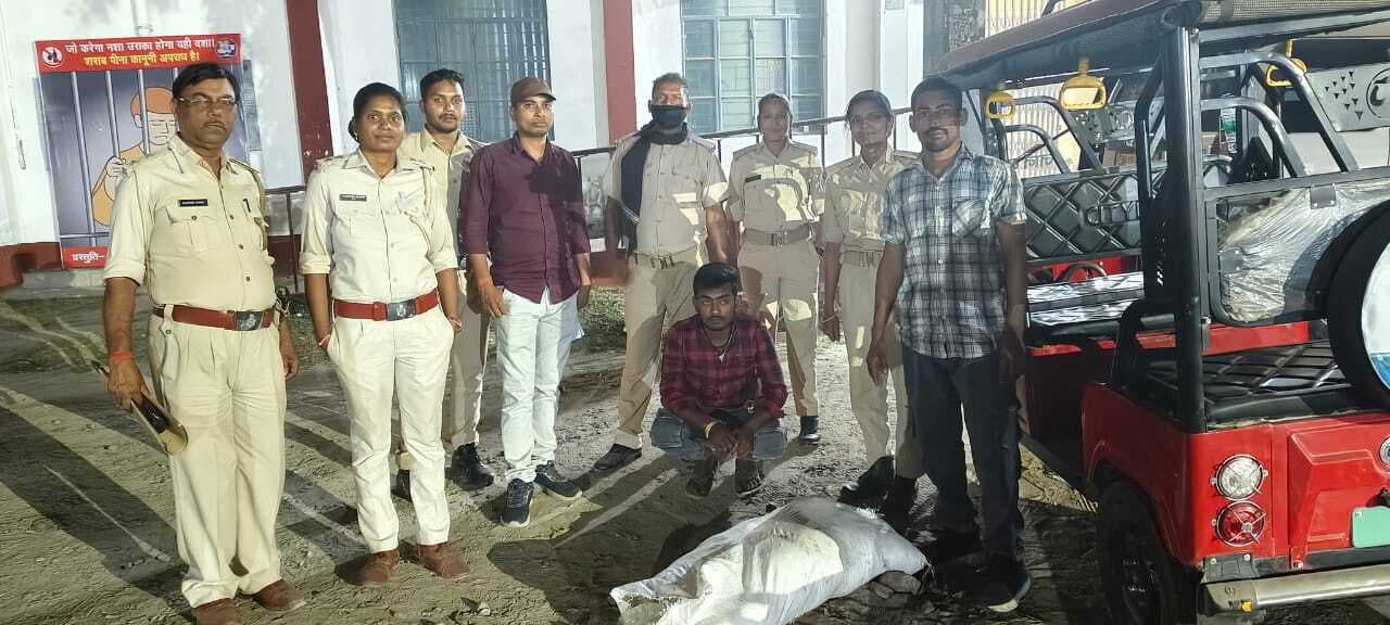 94 लीटर शराब के साथ महिला सहित पांच तस्कर गिरफ्तार